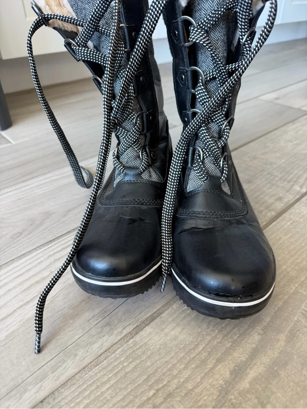 JBU Black Lace-Up Winter water resistant Boots with Cream Faux Fur Collar